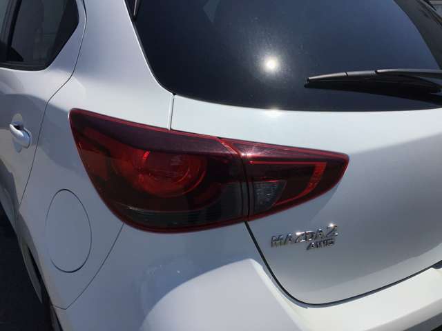 リアのライトは一目でマツダ車と判断できるようなデザインとなっております。
