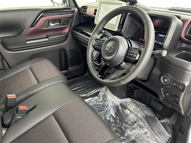 【運転席】座り心地が良いシートなので長時間の運転でも快適にお過ごしいただけます。新品のフロアマットのご注文も可能です。掲載箇所以外にご希望の写真がございましたらお気軽にお問い合わせ下さい。