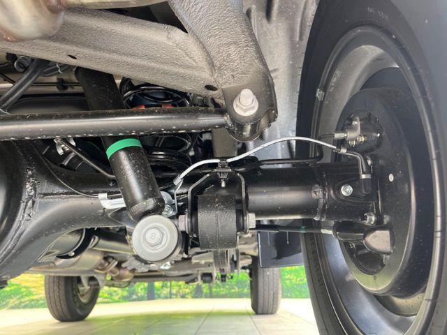お車を安心してお乗りいただく為には、足回りの定期点検が欠かせません。サービスサポート（有償保証）では無料点検もご提供しており、安心のカーライフをお過ごしいただけるサポート体制が整っています。