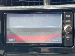 【バックカメラ】駐車時に後方がリアルタイム映像で確認できます。大型商業施設や立体駐車場での駐車時や、夜間のバック時に大活躍！運転スキルに関わらず、今や必須となった装備のひとつです！