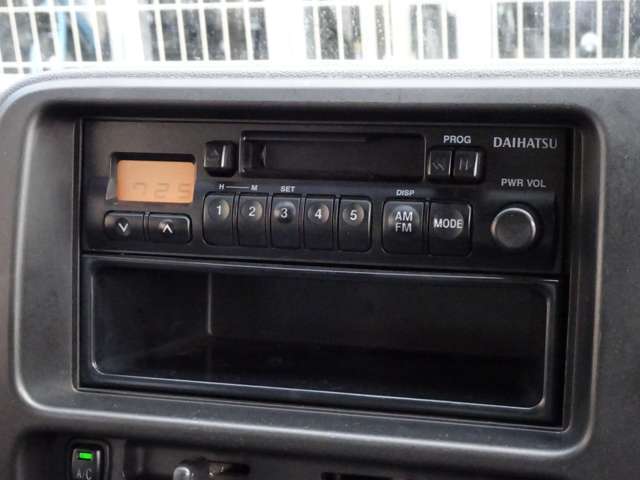 ラジオデッキ装備！退屈のないドライブをお楽しみください♪