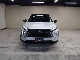 【LEDヘッドライト】悪天候や夜間走行時も良好な視界を確保し安心して運転できる高輝度LEDヘッドライトを装備！点灯速度が早く、消費電力も抑えられています