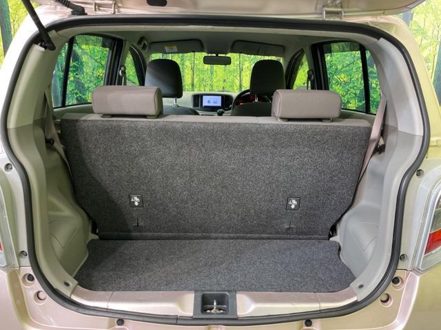 普段のお買い物や通勤、送迎等に十分な荷室スペースを確保しております。セカンドシートを倒すと、大きな荷物の積載も可能です♪