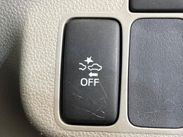 【スマートアシスト】走行中に前方の車両等を認識し、衝突しそうな時は警報とブレーキで衝突回避と被害軽減をアシスト。より安全にドライブをお楽しみいただけます。