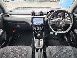 内装はルームクリーニング・除菌作業済みです。シートや内張りも綺麗な状態ですので　是非、一度ご来店のうえご確認ください！