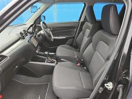 内装はルームクリーニング・除菌作業済みです。シートや内張りも綺麗な状態ですので　是非、一度ご来店のうえご確認ください！