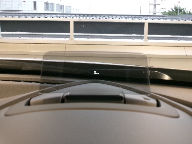 ヘッドアップディスプレイ装備！！少ない視線移動で速度の確認ができわき見運転の時間を減らします♪