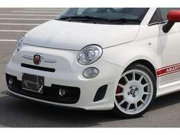 アバルト500　入庫しました！　5速ミッション　スロットルコントローラー　Bluetooth接続可能　ETC　OZ17インチアルミホイール　シートローダウン　お気軽にお問い合わせください！