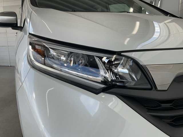 明るくて長寿命のLEDヘッドライト採用