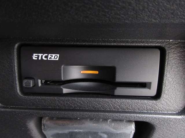 【ETC2.0】料金所の通過だけではなく、渋滞情報等を受信して純正ナビと連動して情報を反映させられます！　一部高速道路などの割引きや、一時退出からの再入場が可能というメリットもあります♪