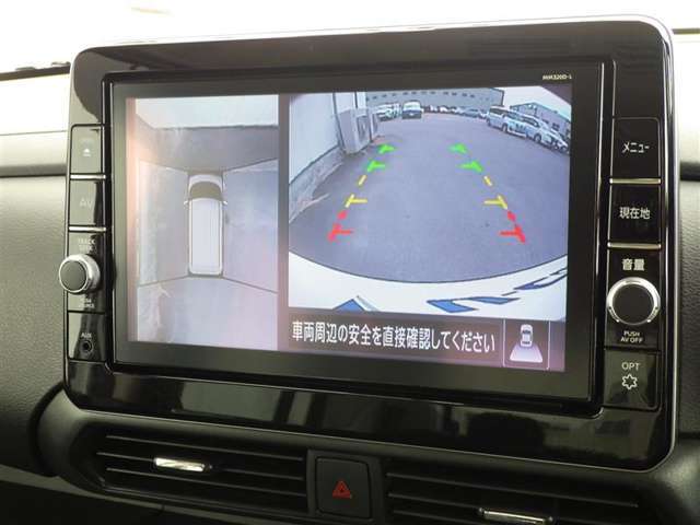 全方位カメラ付きです。俯瞰のような視点から車両周辺を確認することが出来ます。