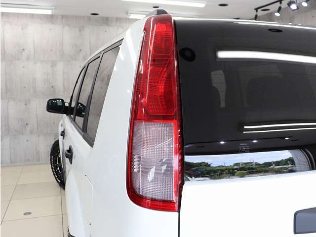 テールランプも割れや大きなキズ等無く、非常に綺麗な状態を保っております。テールのブラックアウトカスタムや社外テールへのカスタムもお気軽にご相談ください。