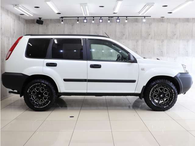 新品BFグッドリッチATタイヤを装着したエクストレイルはアクティブな仕様になっております。