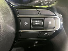 【アダプティブクルーズコントロール】高速道路での長距離走行が楽に！！自動で速度を保つクルーズコントロールが、衝突軽減システムと連携し、前方の車両を感知して車間を保つように速度調節してくれます！！