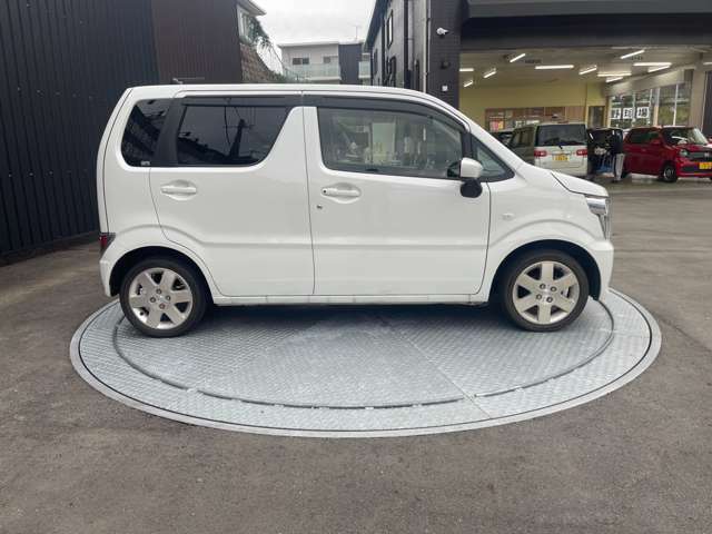 右の写真です！ピカピカに磨いた自慢の車両です！Webサイトでは動画も配信中♪ → https://asukapeople.com/　他の画像が見たい場合は是非お問合せ下さい！