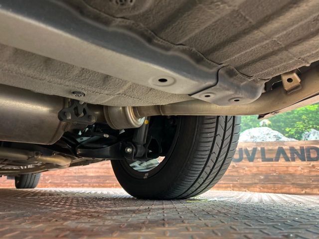 お車を安心してお乗りいただく為には、足回りの定期点検が欠かせません。サービスサポート（有償保証）では無料点検もご提供しており、安心のカーライフをお過ごしいただけるサポート体制が整っています。