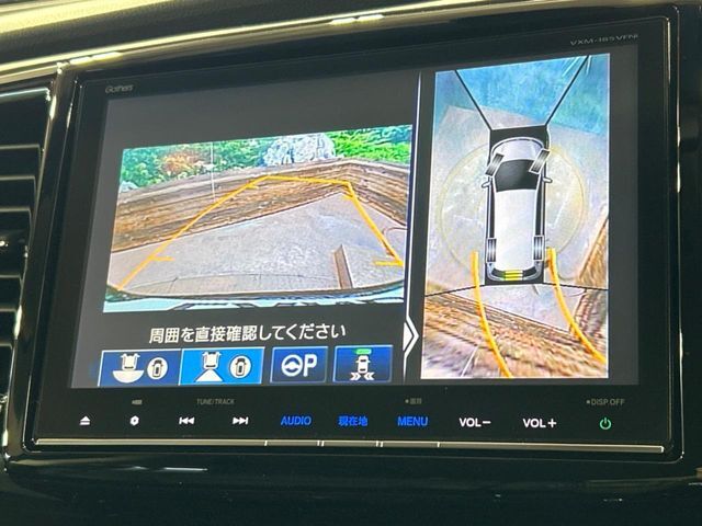 【マルチビューカメラシステム】専用のカメラにより、上から見下ろしたような視点で360度クルマの周囲を確認することができます☆死角部分も確認しやすく、狭い場所での切り返しや駐車もスムーズに行えます。