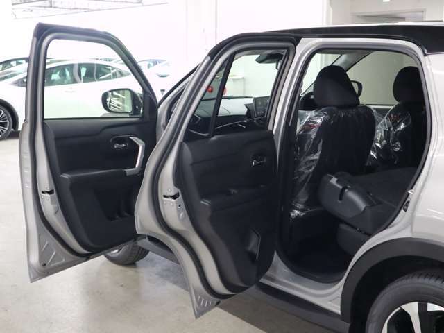 ご納車前のボディガラスコーティングも専門の業者が常駐しておりクオリティの高いコーティングを低価格にてご提供しております♪