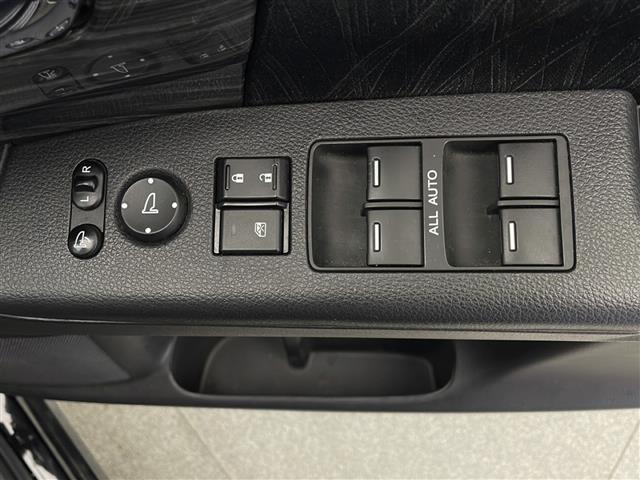 気になる車はお電話やメールで当店にお問い合わせください。なお、お電話での在庫の取り置きはできません。ご来場の際は、商談が重なる事が増えていますので事前に在庫有無をご確認くださいませ。