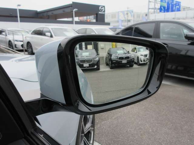 衝突軽減ブレーキ・レーンチェンジウォーニングなど安全装備も充実しております。
