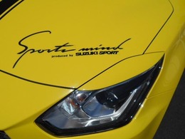 スポーツマインド　パワードbyスズキのデカールとヘッドライト上のアイラインがさりげなくきまっていますね！新車からこの仕様にするよりお得です。人と違う特別仕様のスイスポを是非この機会に！