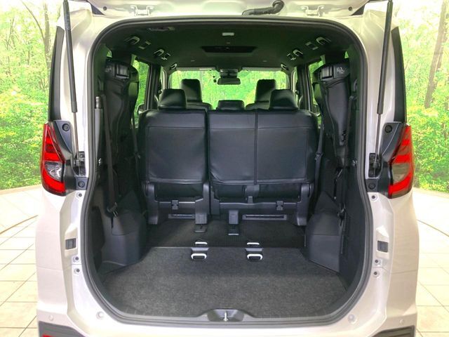 普段のお買い物や通勤、送迎等に十分な荷室スペースを確保しております。セカンドシートを倒すと、大きな荷物の積載も可能です♪