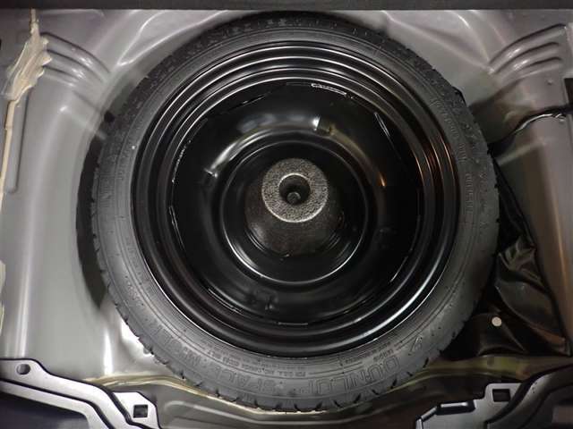 安心のスペアタイヤ装備