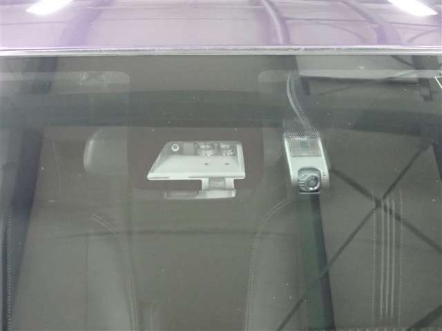 衝突回避/被害軽減　車線逸脱警報　先進ライト充実の安全装備搭載