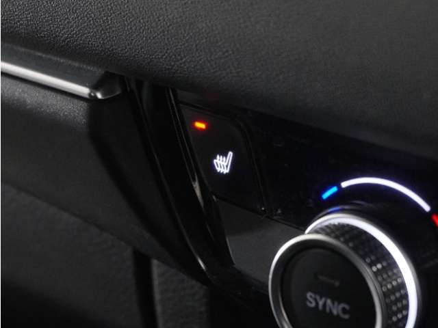 ◆シートヒーター装備◆　寒い季節にピッタリなのが、このシートヒーター！寒い季節もシートヒーターが体を温めてくれます。寒い季節もドライブが楽しくなります。