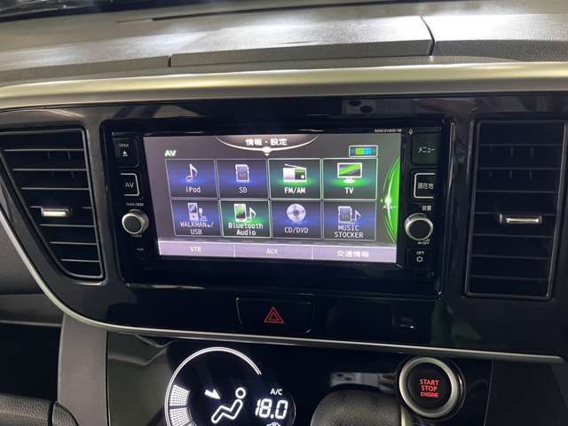 【純正SDナビ】　こちらのお車のナビはCD/DVD再生・フルセグTVの視聴・BLUETOOTHオーディオがお使いいただけます！