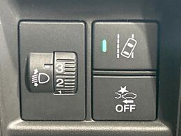 【ホンダセンシング】走行中に前方の車両等を認識し、衝突しそうな時は警報とブレーキで衝突回避と被害軽減をアシスト。より安全にドライブをお楽しみいただけます。