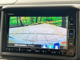 【バックカメラ】駐車時に後方がリアルタイム映像で確認できます。大型商業施設や立体駐車場での駐車時や、夜間のバック時に大活躍！運転スキルに関わらず、今や必須となった装備のひとつです！