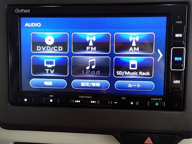 ホンダ純正ナビなのでダッシュボードにスッキリと収まっています。土地勘の無い所でも道に迷わず安心ですね！。AVも色々視聴でるのでドライブも楽しくなりますよ！