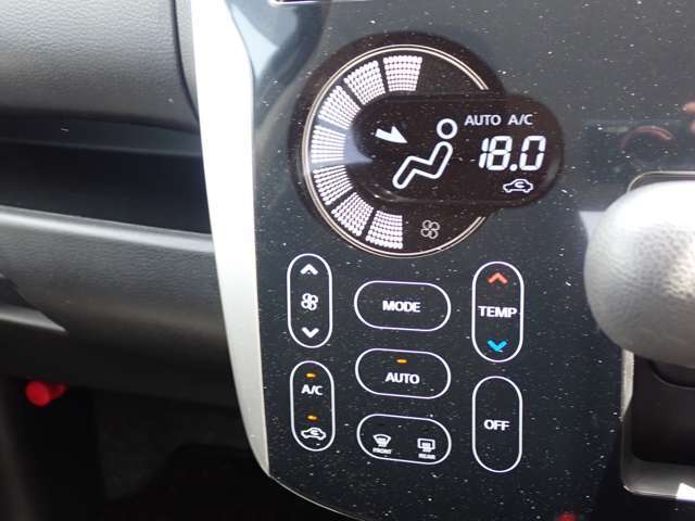 フルオートエアコンで車内はいつも快適です♪