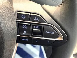【レーダークルーズコントロール】高速道路での長距離走行が楽に！！自動で速度を保つクルーズコントロールが、衝突軽減システムと連携し、前方の車両を感知して車間を保つように速度調節してくれます！！