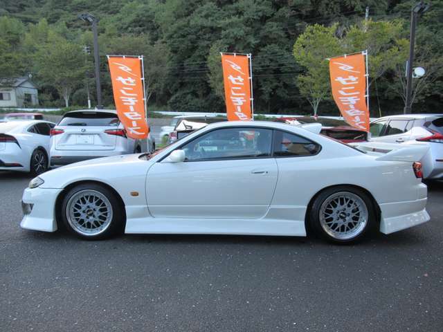 常時50台以上のお車を展示しておりますが、在庫以外のお車をご希望の場合は、当社のネットワークなどで1台を一生懸命お探しします！