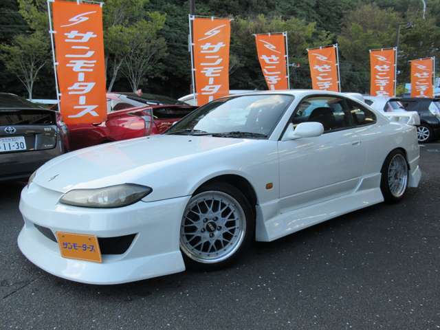 九州運輸局認証工場。国家資格整備士が納車前の点検整備、アフター整備などしっかりと行います。