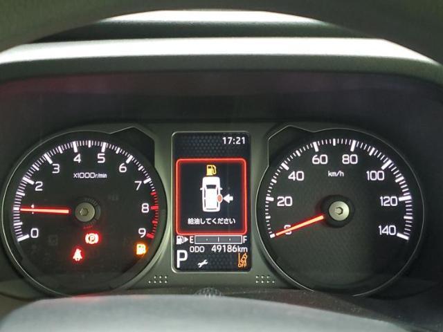 WECARSの展示場では実際に見て、触ってお車をお選びいただけます！知識の豊富な営業スタッフが様々なカーライフをご提案いたします！