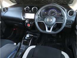 E12系、日産のノート、後期モデルが入荷しました！レギュラーで走行するHV車です。車両重量1220kg・JC08モード燃費は34.0km/L・直列3気筒エンジン・79馬力のお車です（※カタログ参照）。