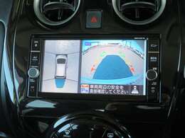 アラウンドビューモニター（全周囲カメラ）装備です。見通しの悪い道や、狭い道でのすれ違い時などにドライバーを手助けします。また、車両を真上から映したようなグラウンドビューは狭い場所での駐車に最適です！！