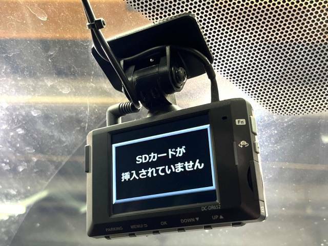 【ドライブレコーダー】安心・安全なカーライフに必須のドライブレコーダーを装備！走行中はもちろん、あおり運転や事故に遭遇した際の状況も映像で記録し、万一のリスクに備えます。