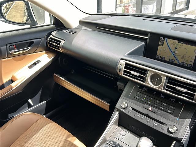 安心の全車保証付き！（※部分保証、国産車は納車後3ヶ月、輸入車は納車後1ヶ月の保証期間となります）。その他長期保証（有償）もご用意しております！※長期保証を付帯できる車両には条件がございます。