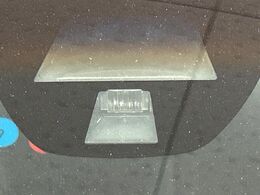 【シティブレーキアクティブシステム】低速走行中に前方の車両等を認識し、衝突しそうな時は警報とブレーキで衝突回避と被害軽減をアシスト。より安全にドライブをお楽しみいただけます。