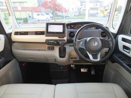 ご納車後も安心なプレミア保証をご提案いたします。ナビや電装品、エアコンなども含めた600項目の充実した保証内容と安心のロードサービス付帯でサポートいたします。詳細はお尋ねください。