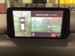 狭い場所での駐車やすれ違いなどでより的確な運転操作に役立つ360°ビューモニターが装備されています。
