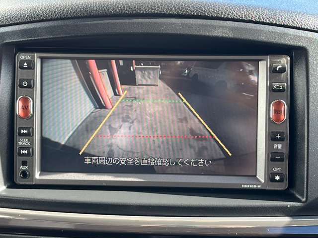 駐車時に大活躍のバックモニター！駐車が不安な方でもどこでも安心して運転するために必須の装備です♪【バックカメラ付き中古車】