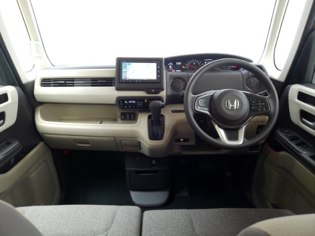 Honda車が初めての方にも扱いやすく分かりやすいインパネ周りと各種スイッチ類です。