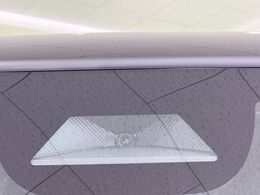 【ホンダセンシング】走行中に前方の車両等を認識し、衝突しそうな時は警報とブレーキで衝突回避と被害軽減をアシスト。より安全にドライブをお楽しみいただけます。