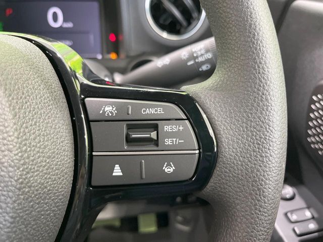 【アダプティブクルーズコントロール】高速道路での長距離走行が楽に！！自動で速度を保つクルーズコントロールが、衝突軽減システムと連携し、前方の車両を感知して車間を保つように速度調節してくれます！！