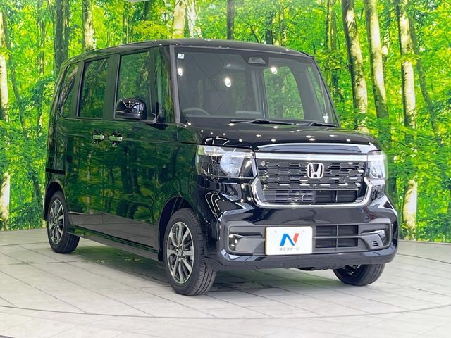 大好評のボディコーティング「弾スプラッシュコート」もご納車までに施工可能。通常のガラスコートと異なる、耐久年数6年の無機質ガラスコーティングが、ボディをキレイな状態に保ってくれます。